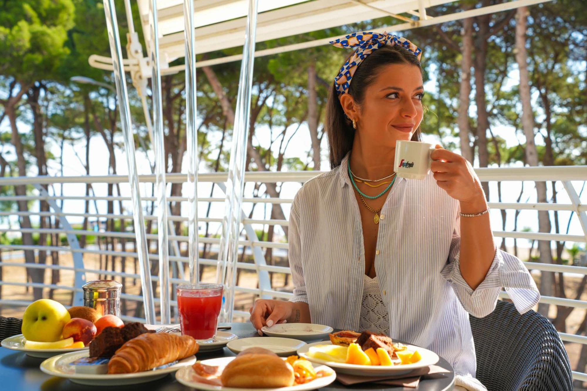 Hotel Lido Алба Адриатика Екстериор снимка