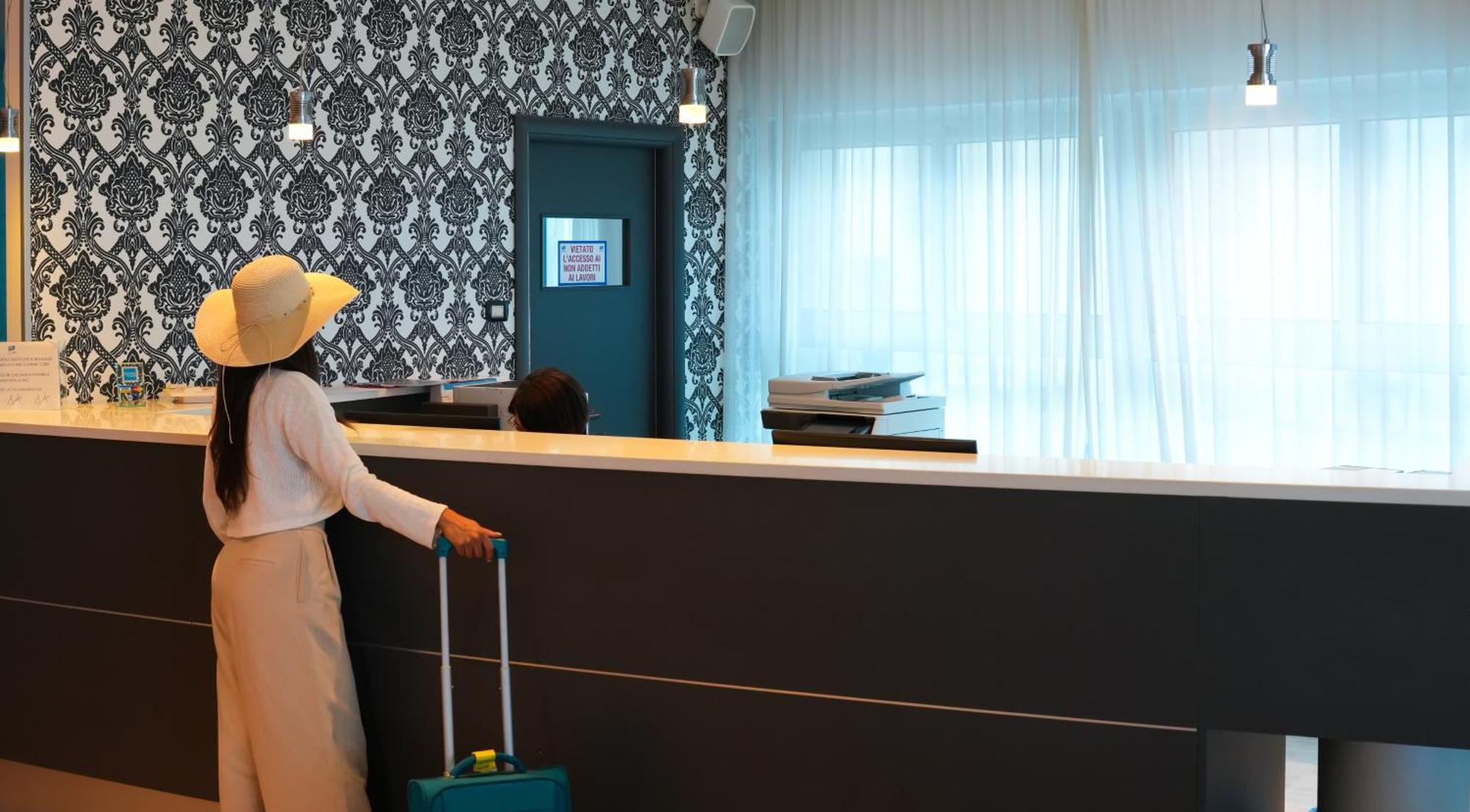 Hotel Lido Алба Адриатика Екстериор снимка