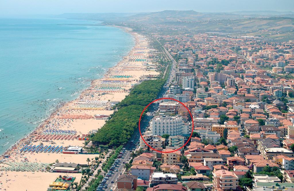 Hotel Lido Алба Адриатика Екстериор снимка
