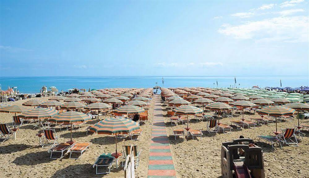 Hotel Lido Алба Адриатика Екстериор снимка