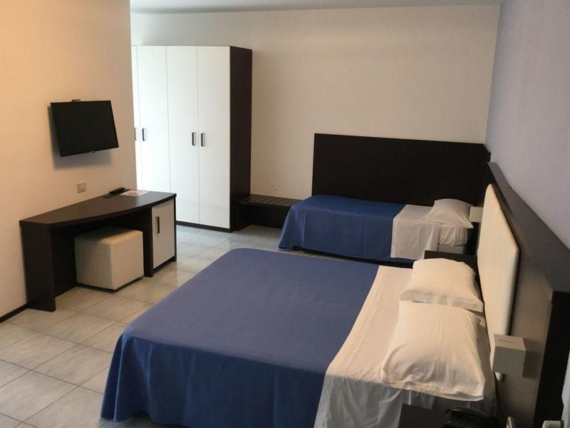 Hotel Lido Алба Адриатика Екстериор снимка